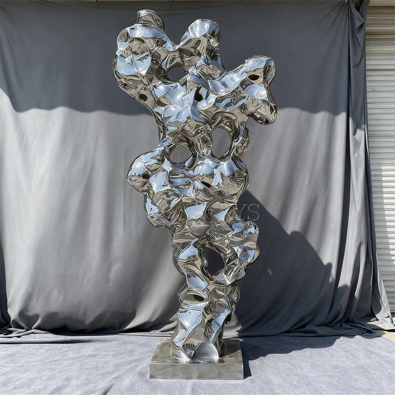 Patung Batu Cendekiawan Cermin Lamunan Batu Danau